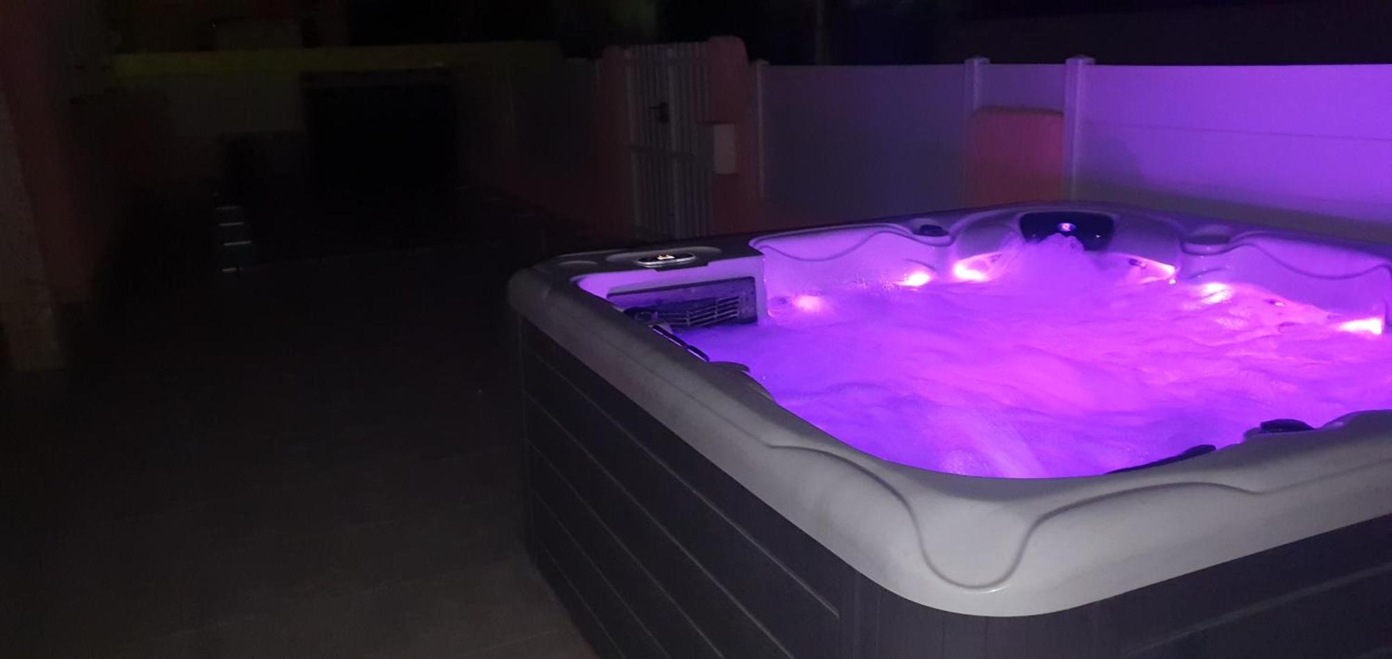 Villa H2O - Jacuzzi & Piscine Chauffee 르발카레스 외부 사진